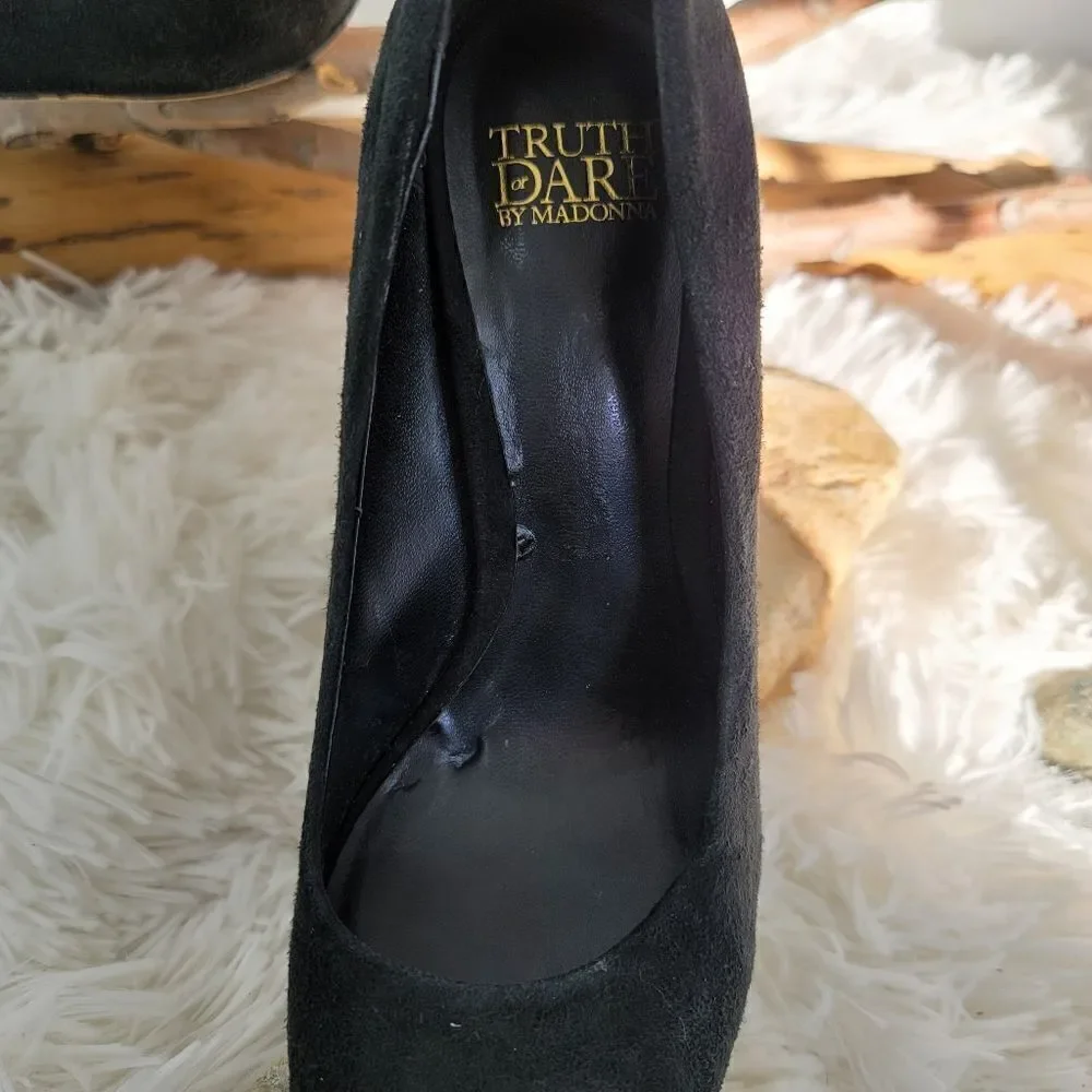 Truth or dare by madonna black suede pumps